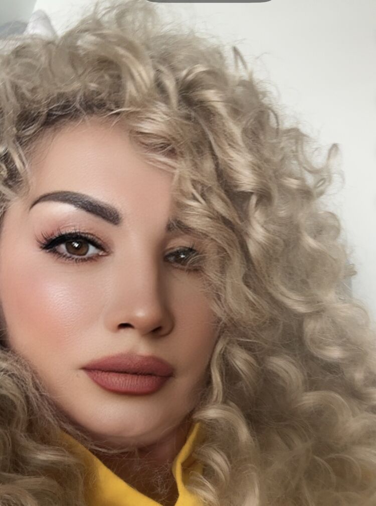  51129753  Alina, 56 ,    