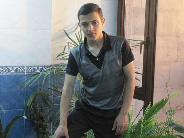  ,   Narek, 32 ,   ,   , c 
