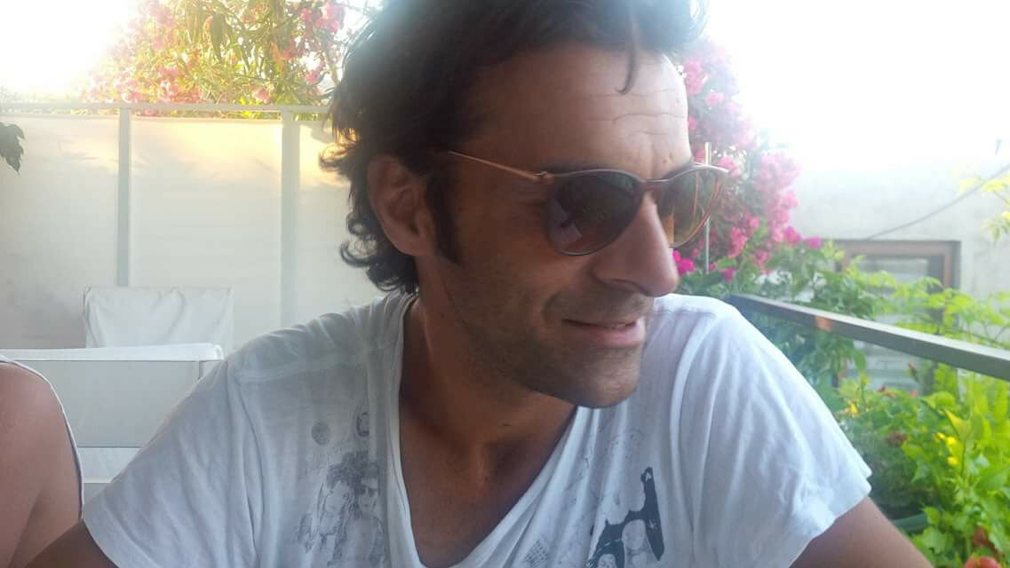  15427403  Ozgur, 47 ,    