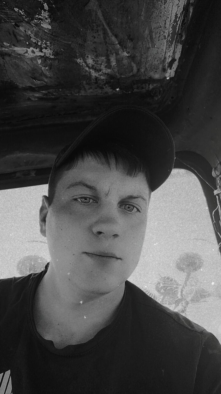  38200853  Viktor, 24 ,    
