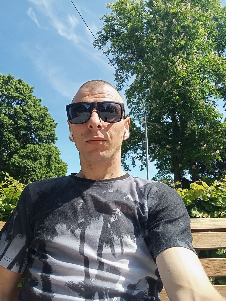  45878213  Nicolae, 29 ,    