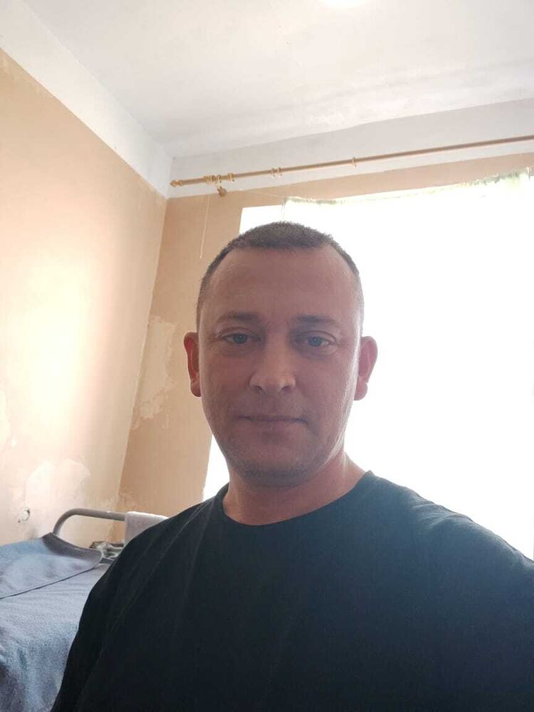  48896193  Denis, 42 ,    