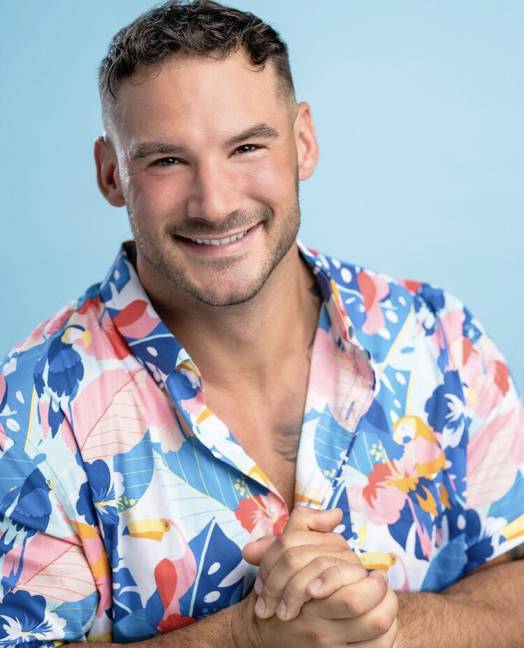  48504133  Richard, 43 ,    