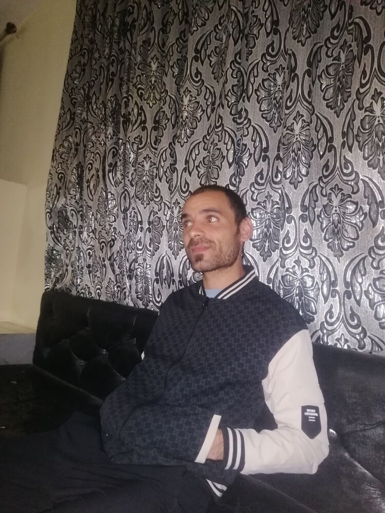  51298113  Iyadh, 33 ,    Patrai