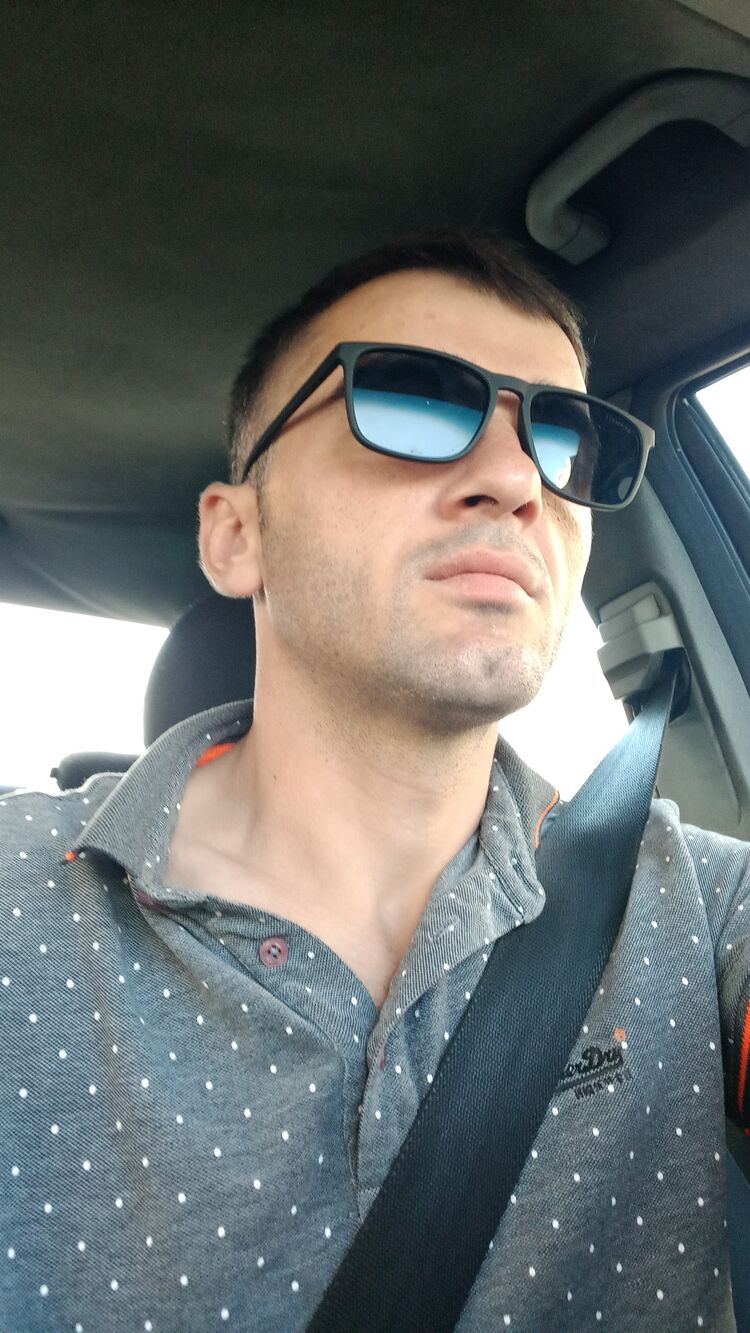  45856683  Khvicha, 33 ,    