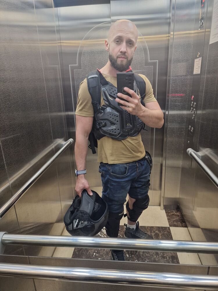  ,   Viktor, 35 ,   ,   , c 