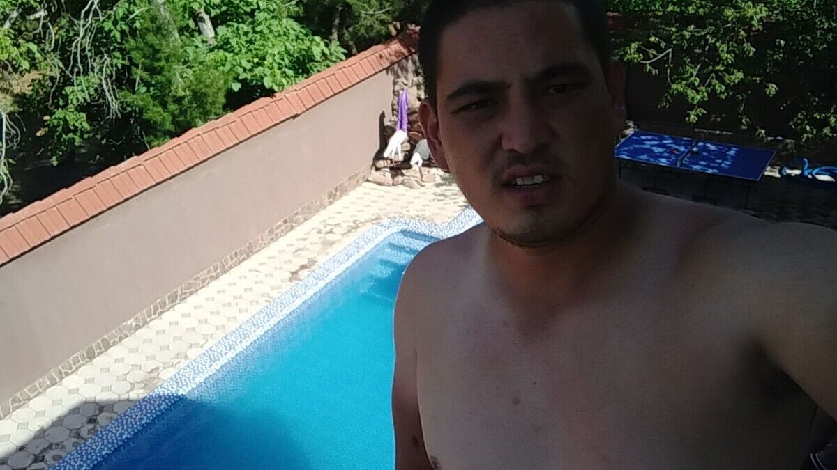  ,   Adilbek, 32 ,   ,   , c 