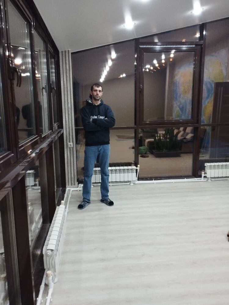  42403573  , 37 ,    