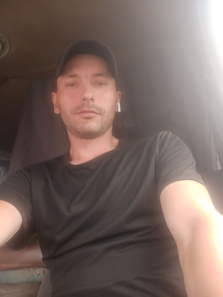  46182323  Roman, 32 ,    