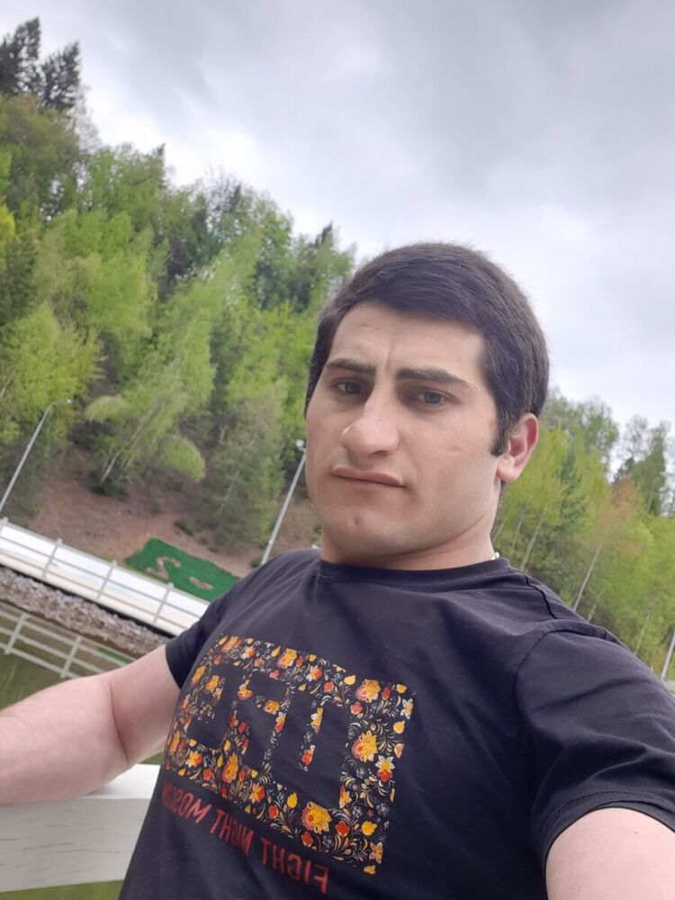  20037373  Narek, 31 ,    