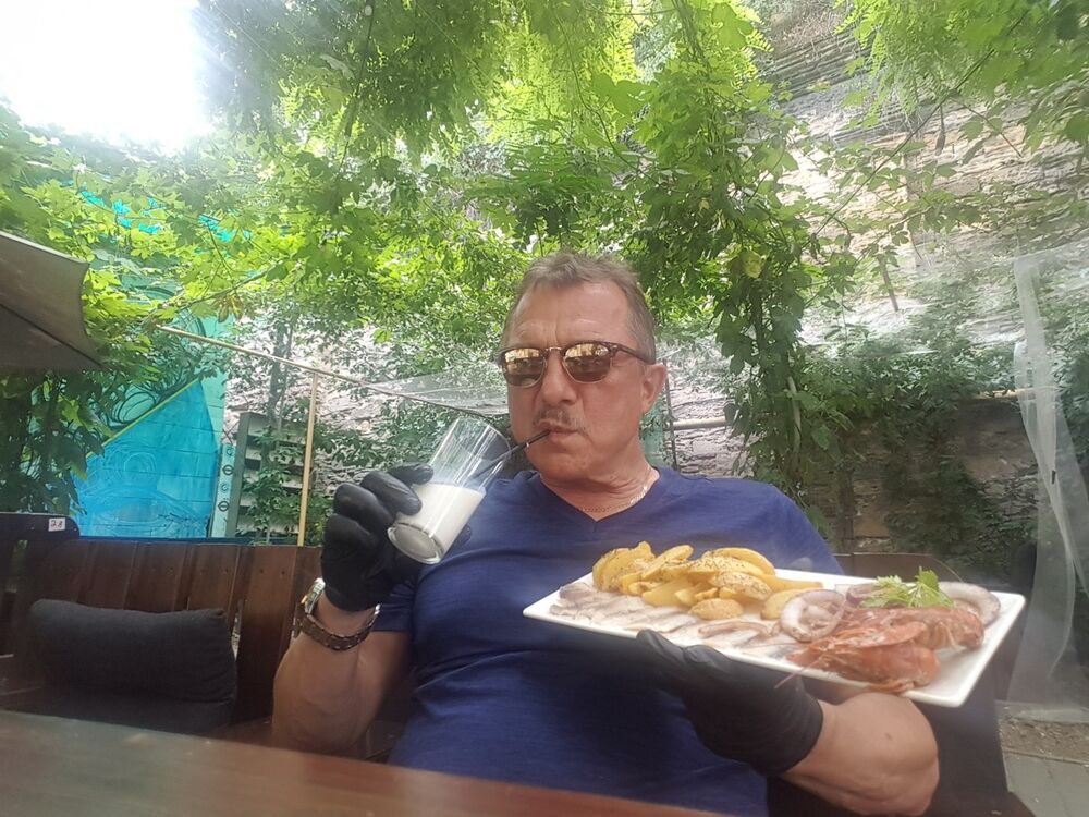  ,   Alberto, 60 ,   ,   , c 