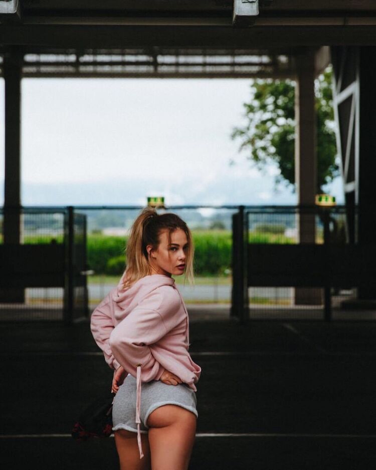  16203863  Yulia, 31 ,    