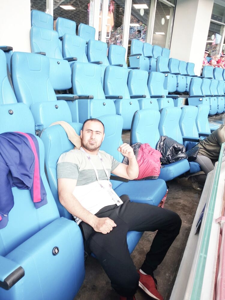  30562483  Inomjon, 39 ,    