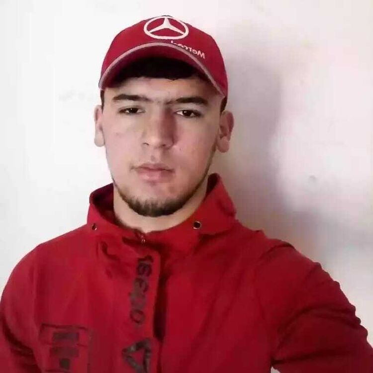  40570113  Ysuf, 25 ,    -