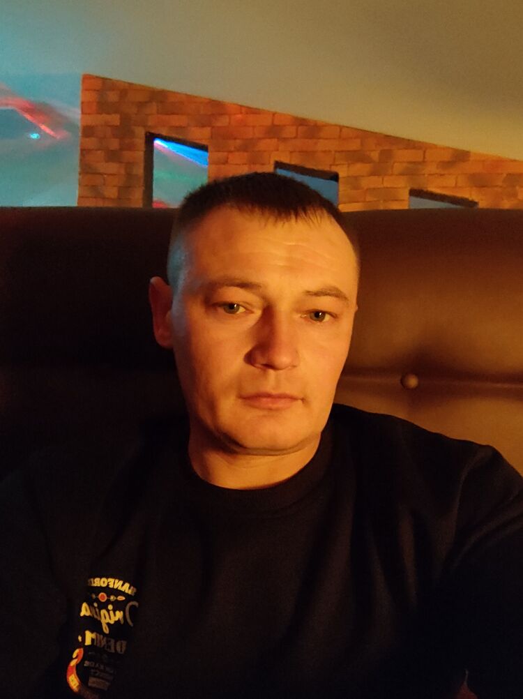  35042743  Sergei, 39 ,    