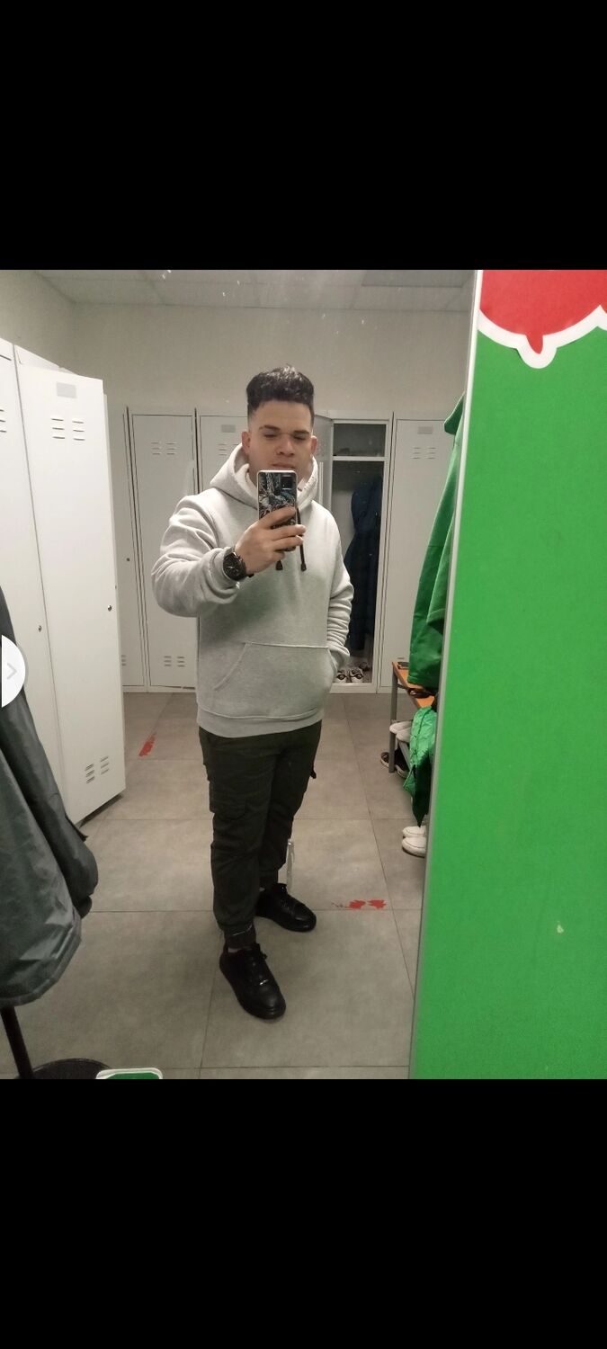  38083423  Carlos, 32 ,    