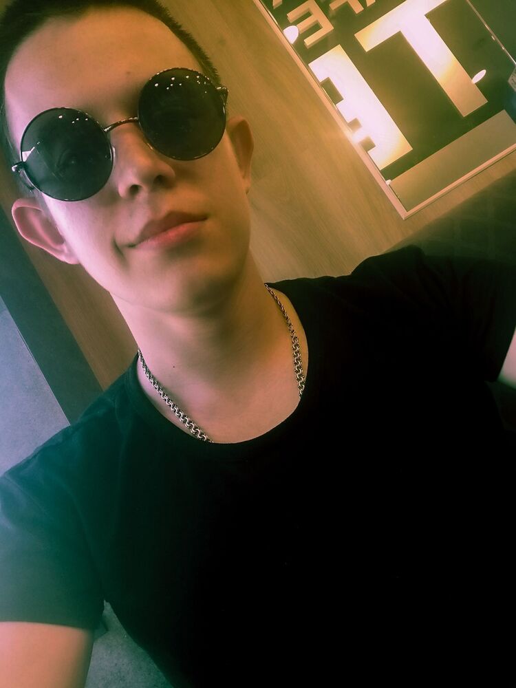  46090243  Alex, 22 ,    