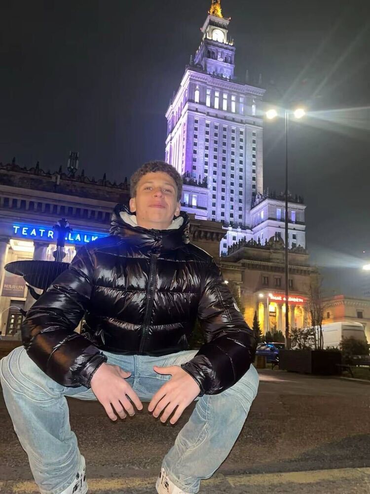  54161503  Roman, 18 ,    