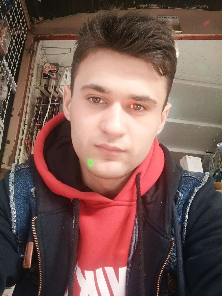  30782153  Alex, 26 ,    