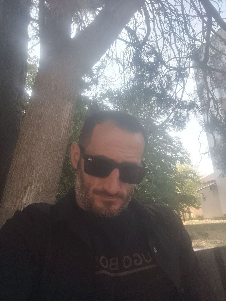  52965263  Artur, 41 ,    