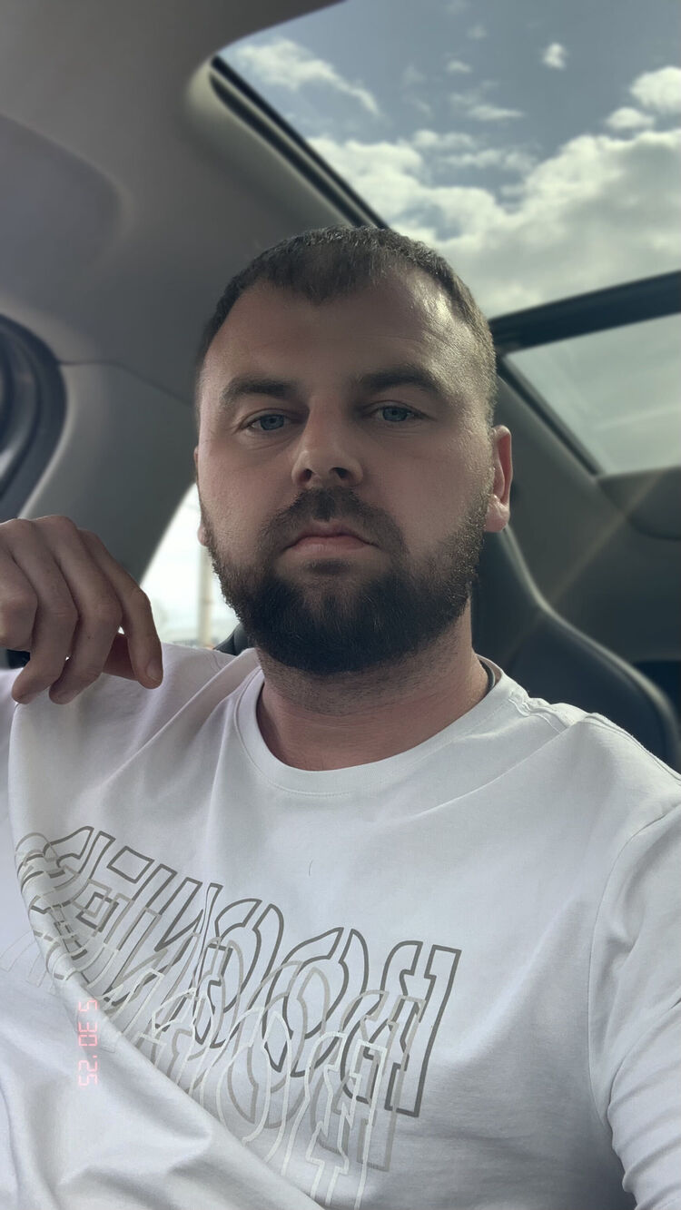  51992943  Anton, 36 ,    