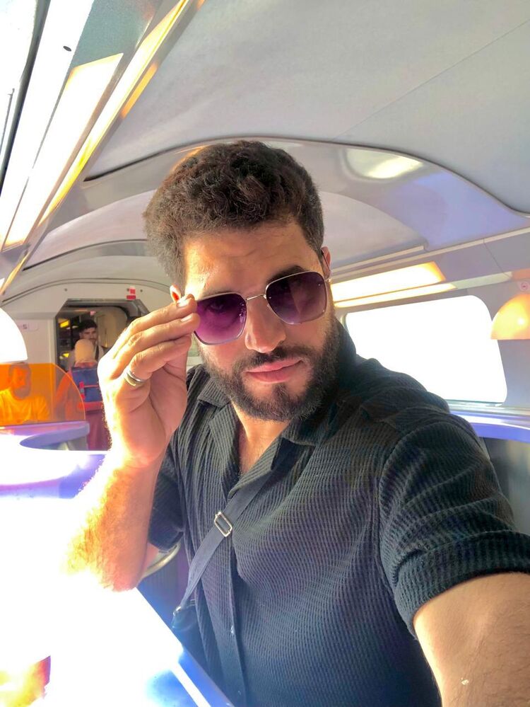  54832893  Abdulhadi, 30 ,    