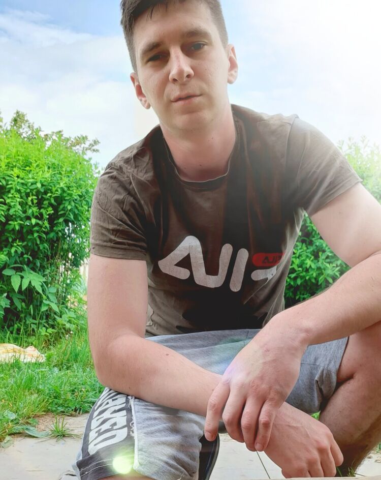  20597133  Alex, 29 ,    