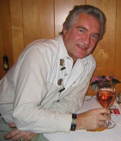  24043073  Roland, 54 ,    