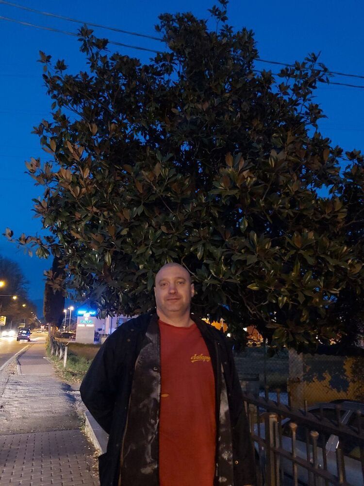 23257373  Viktor, 47 ,    