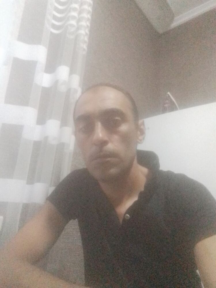  44579413  Hayk, 41 ,    