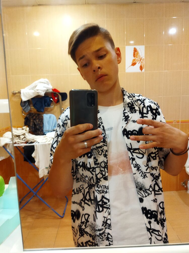  29093633  Artem, 22 ,    