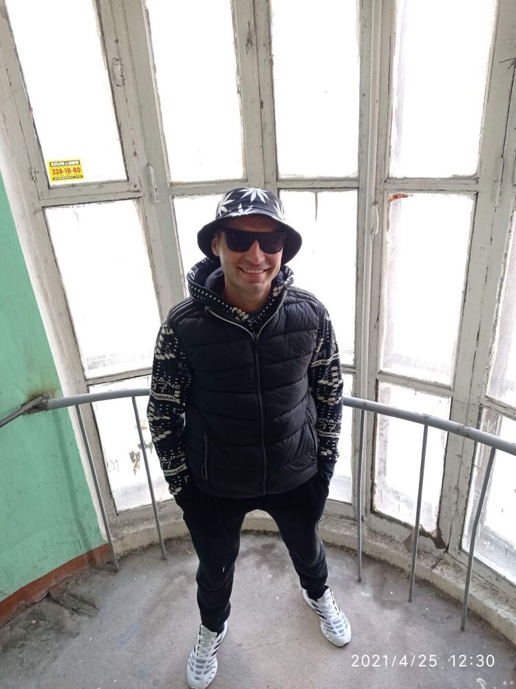  48828203  Aleksey, 37 ,    