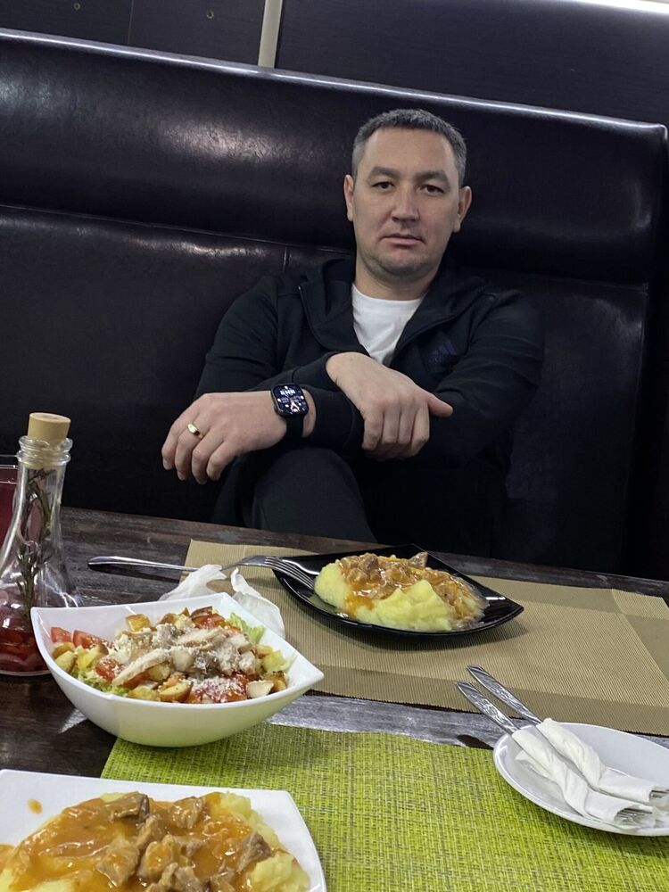 ,   Ruslan, 38 ,   ,   , c 