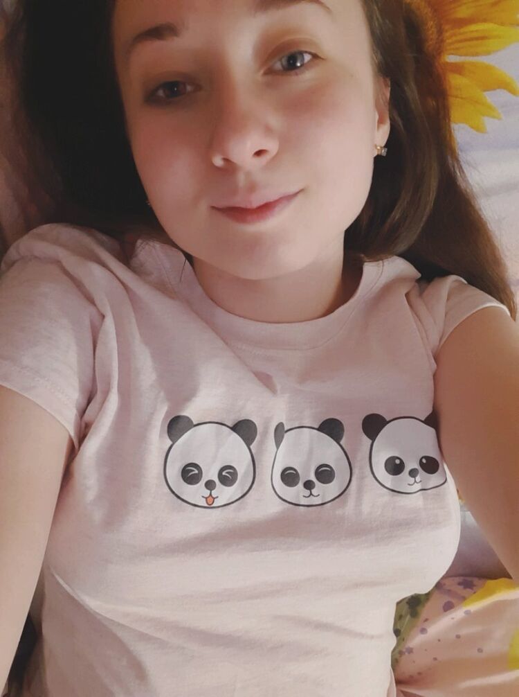  27580893  Caroline, 26 ,    