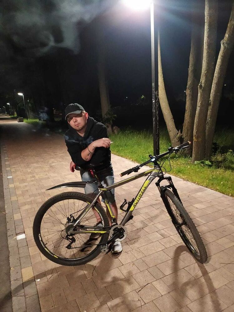  ,   Grisha, 32 ,  