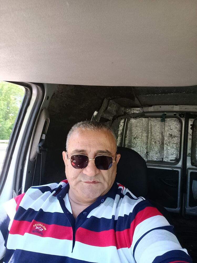  47185323  Roman, 51 ,    