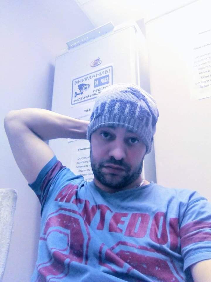  23939123  Wael hamoda, 44 ,    