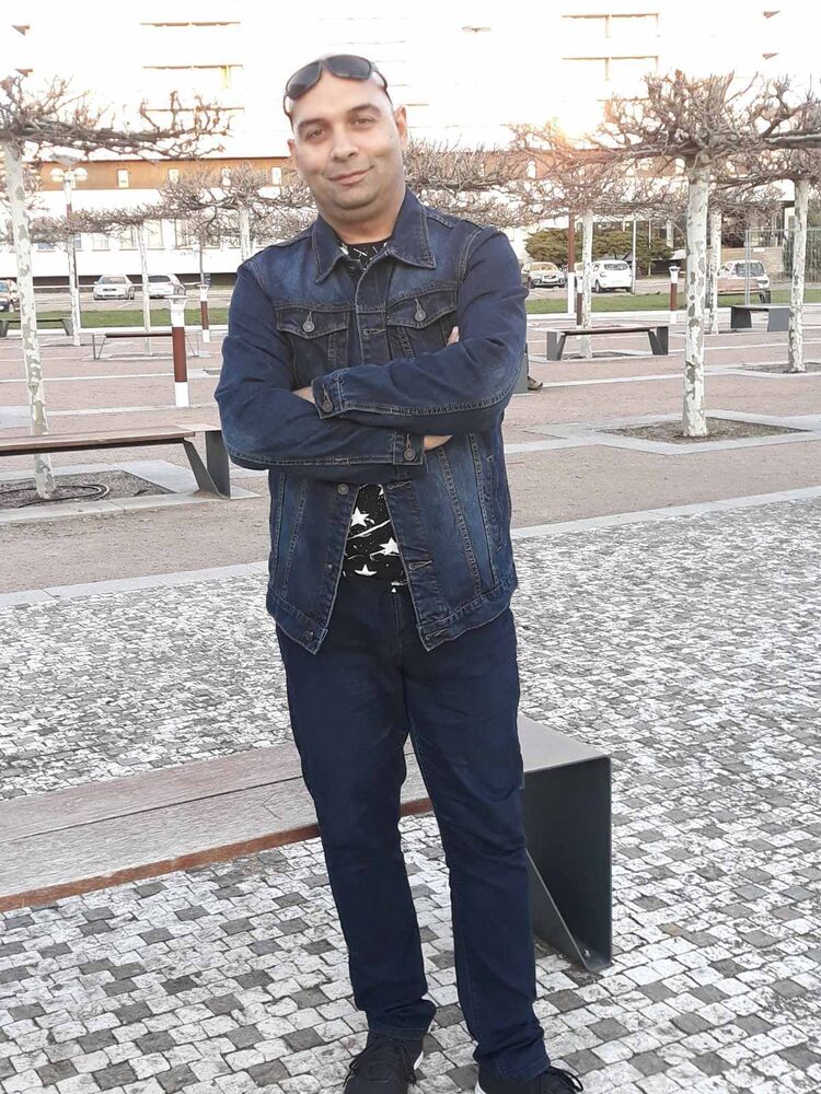  29013383  Aleksandar, 47 ,    -