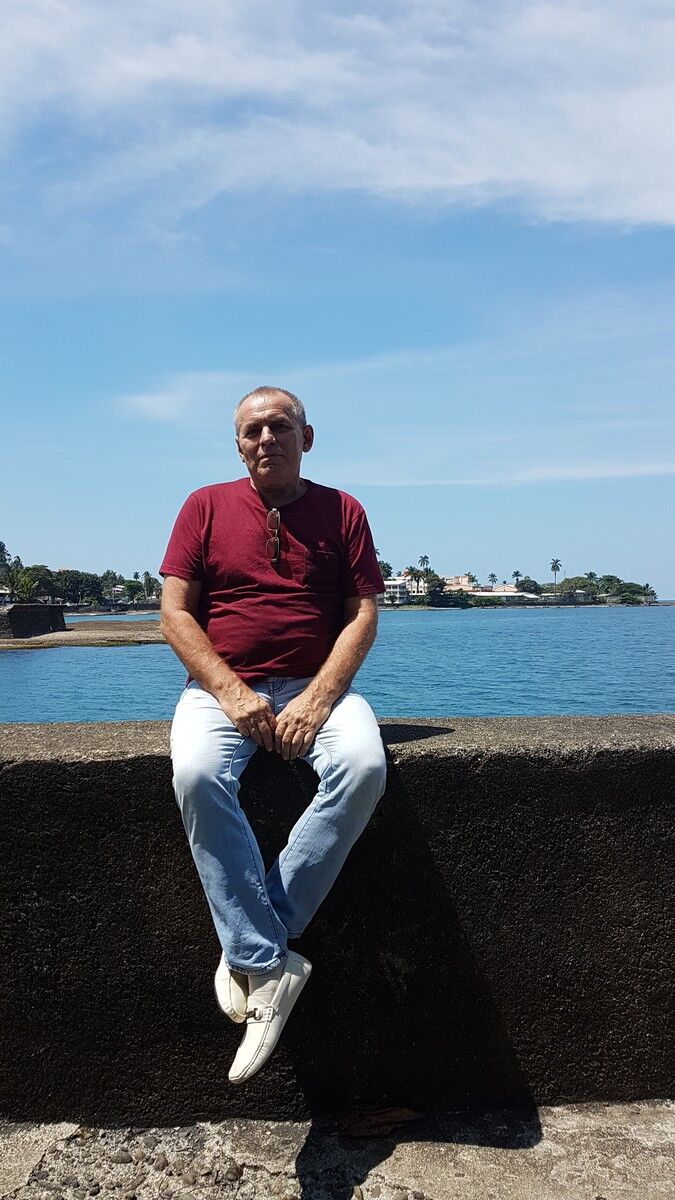  18451403  Vlad, 60 ,    