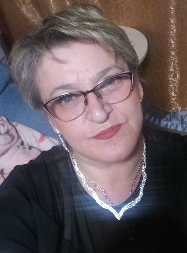  50641063  Julia, 57 ,    