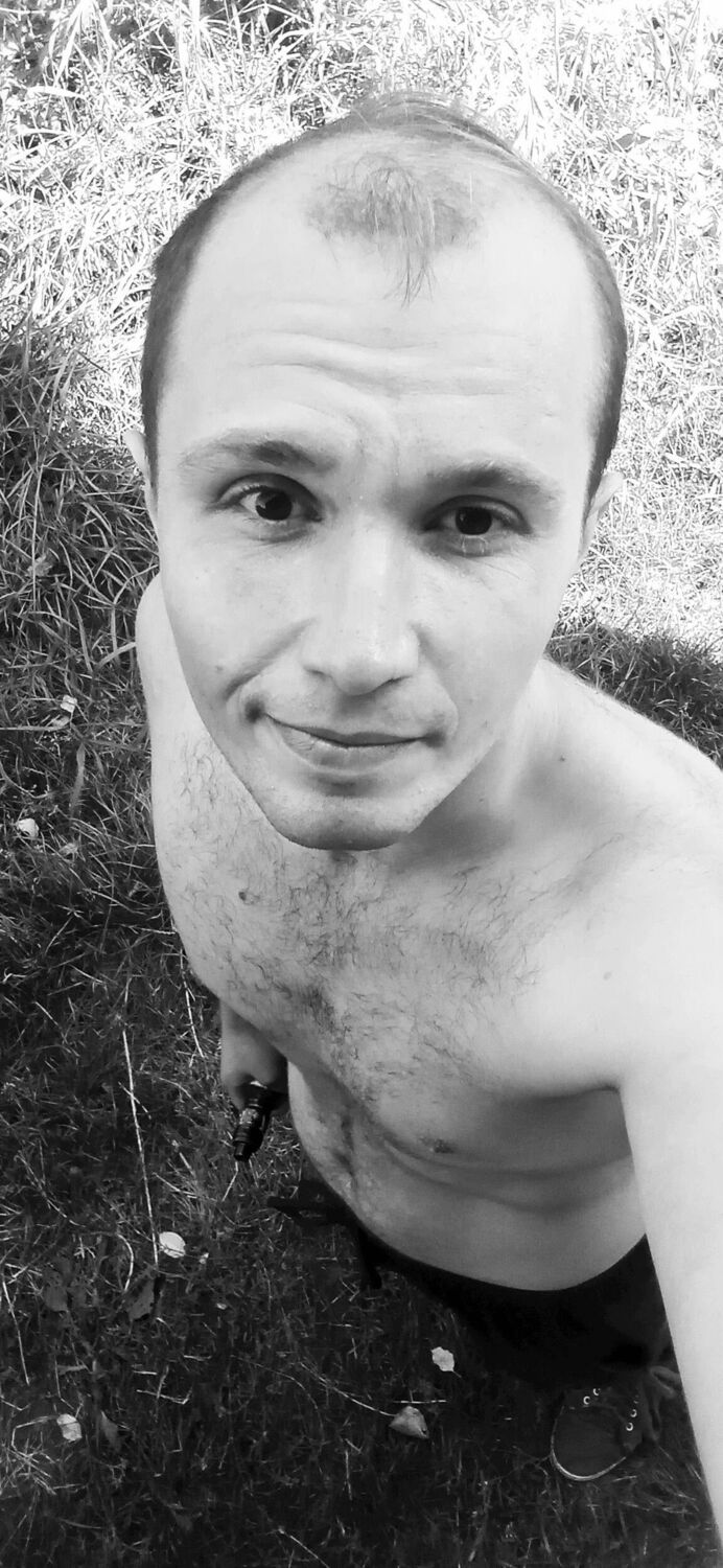  46120043  Denis, 27 ,    