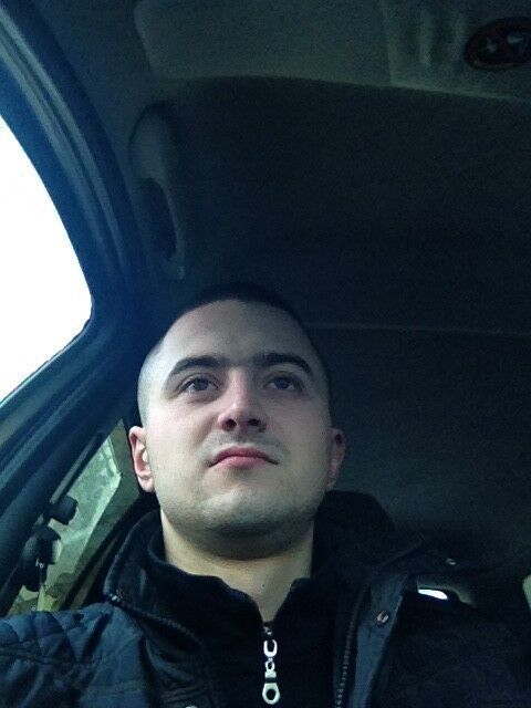 19057763  Artur, 33 ,    