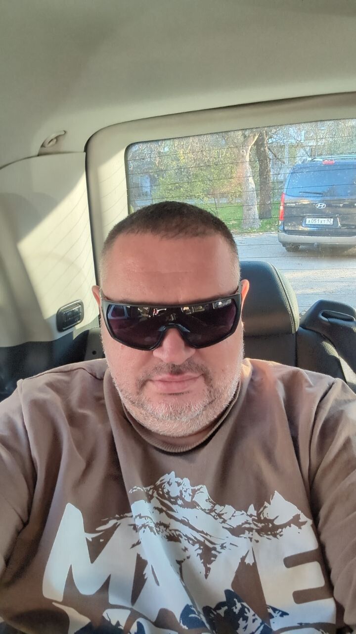  50163973  Roger, 47 ,    