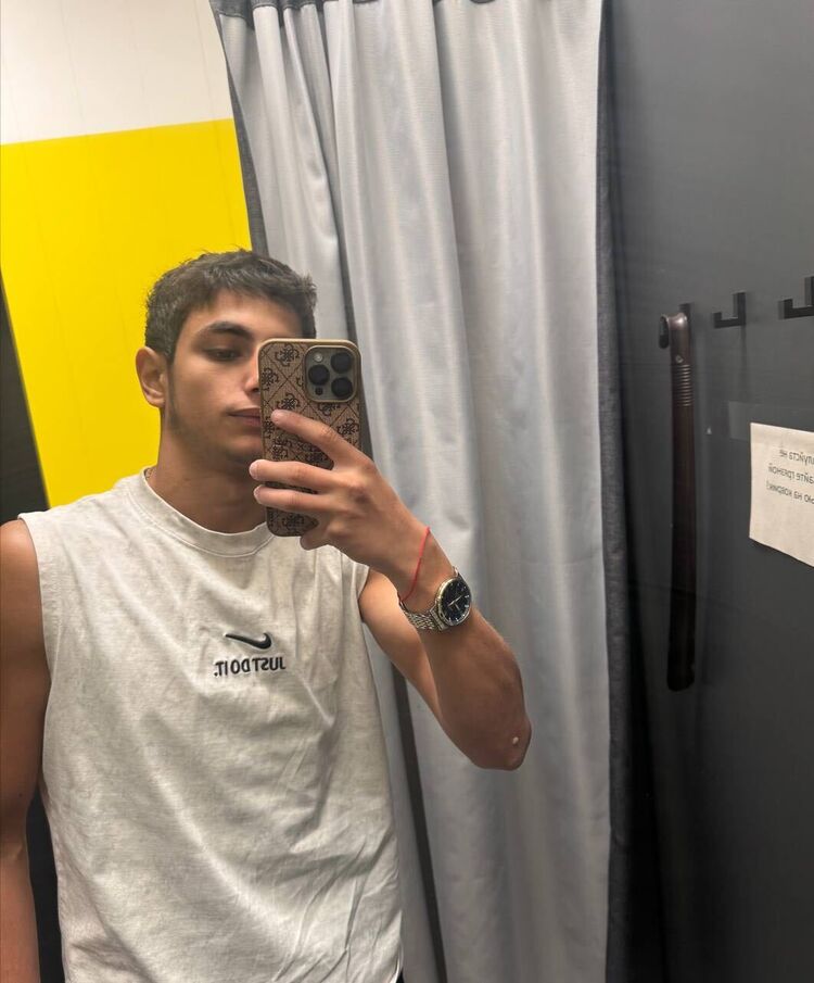  47426903  , 18 ,    