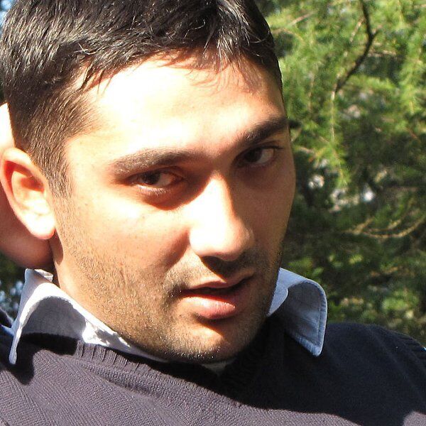  48430873  Emilio, 40 ,    