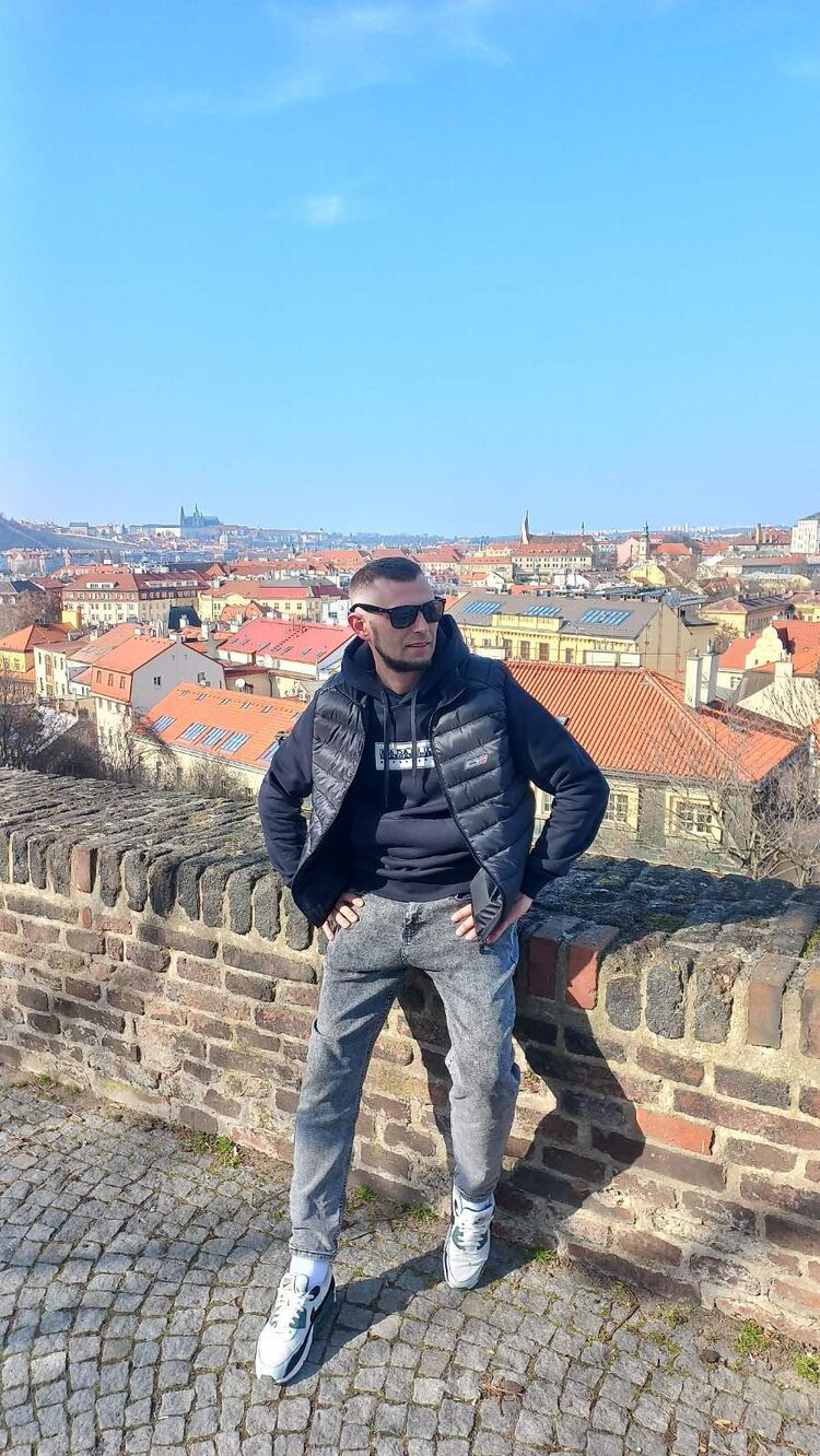  Praha,   Serhii, 34 ,  