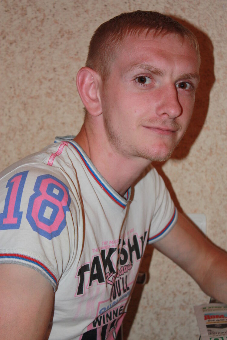  9001383  Aleks, 39 ,    