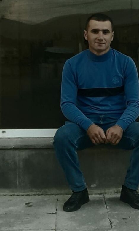  34755933  Jon, 24 ,    