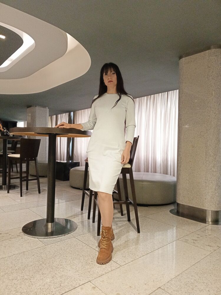  ,   Lara, 42 ,   