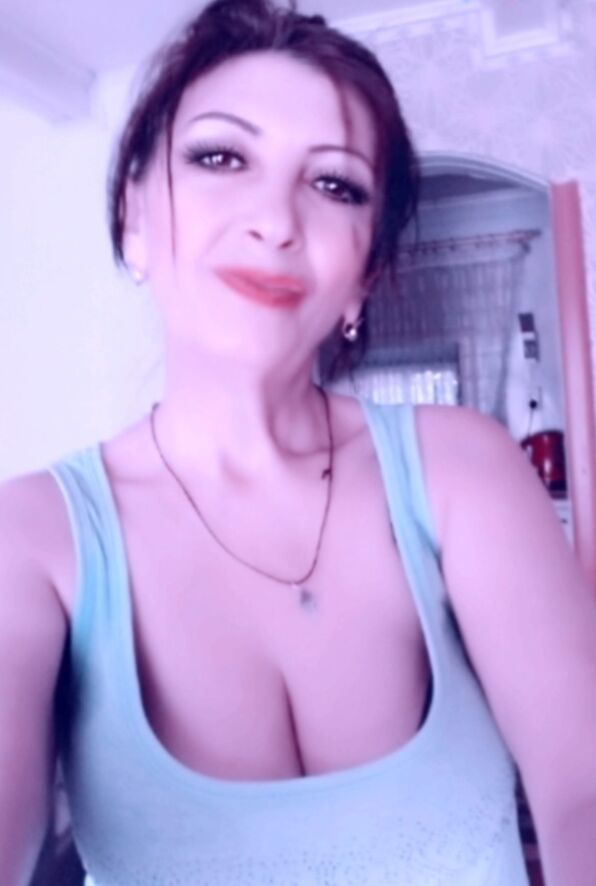  38921703  Nina, 58 ,    